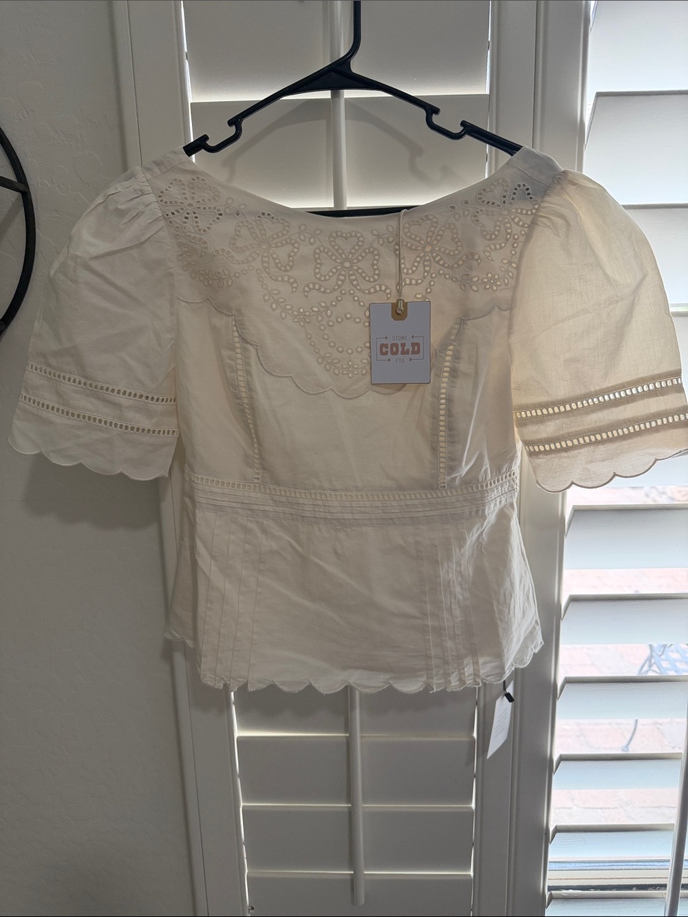 Stone Cold Fox White Eyelet Scallop-Hem Puff Sleeve Top